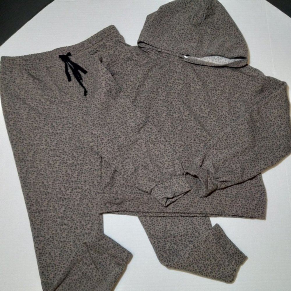 URBAN romantics cheetah print casual wear set.